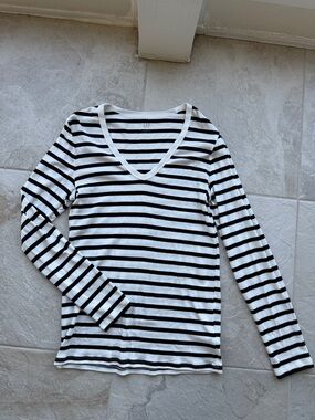 GAP Black & White Striped V-Neck Long Sleeve Tee